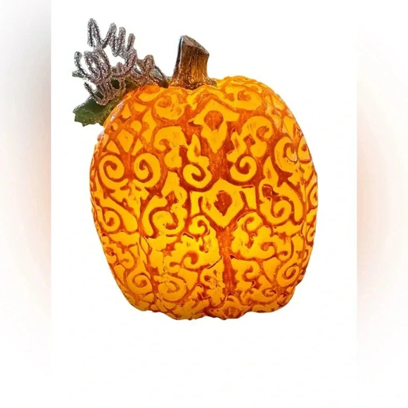 Two light up pumpkins in different sizes - Picture 2 of 9